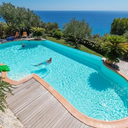 In Mit Grossem Garten Finale Ligure